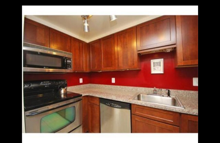 Primary Photo - 28 Symphony Rd