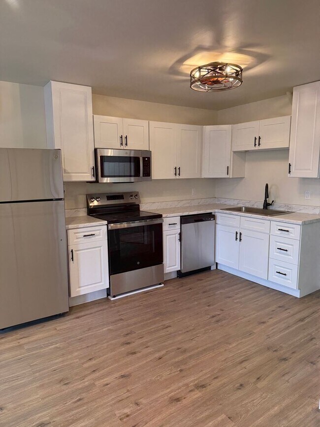 Building Photo - Renovated Apartments on Main Street in Myersville