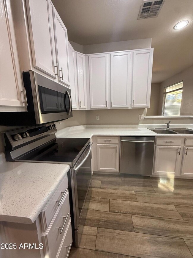 Building Photo - 1259 S Emmett Dr