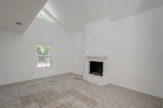 Building Photo - 1303 E St Johns Ave