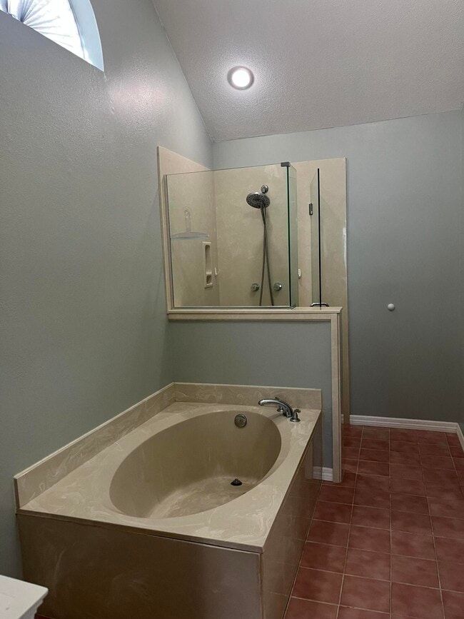 Building Photo - 603 Drakes Landing