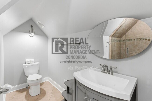 Building Photo - 1208 Woodland St