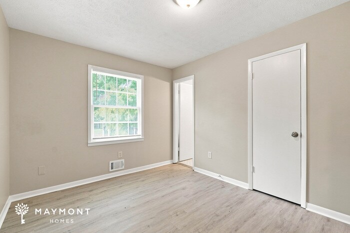 Building Photo - 8455 Magnolia Dr