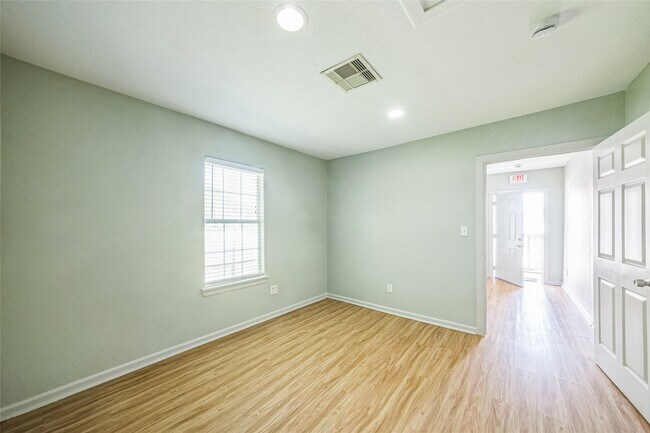Building Photo - 2119 Jensen Dr