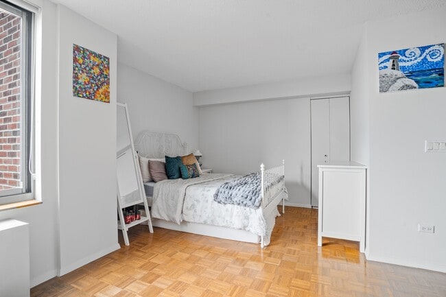 Building Photo - 2 S End Ave