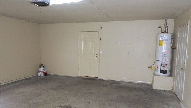 Building Photo - Beautiful Solar-Powered 3-Bedroom Home in the Heart of Kingman