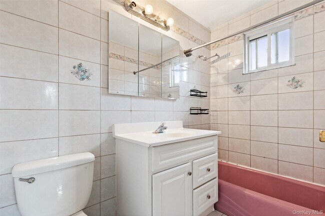 Building Photo - 815 Throgs Neck Expy