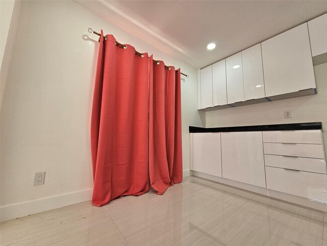 Building Photo - 6201 SW 37th St