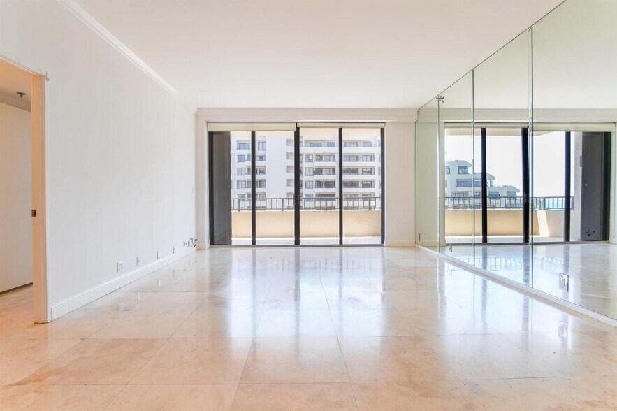 Building Photo - 251 Crandon Blvd