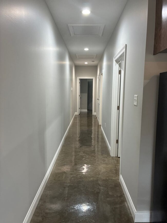 Building Photo - Duplex for lease