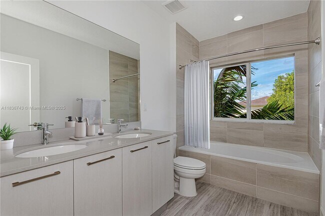 Building Photo - 1313 NW 27th Ave