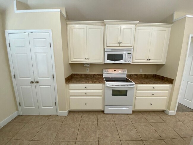 Building Photo - 4319 Autumn Ridge