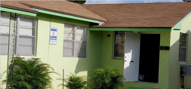 Building Photo - 143 W 17th St