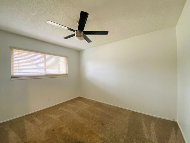 Building Photo - $2,100 Charming 3 Bedroom Home With 2 Livi...