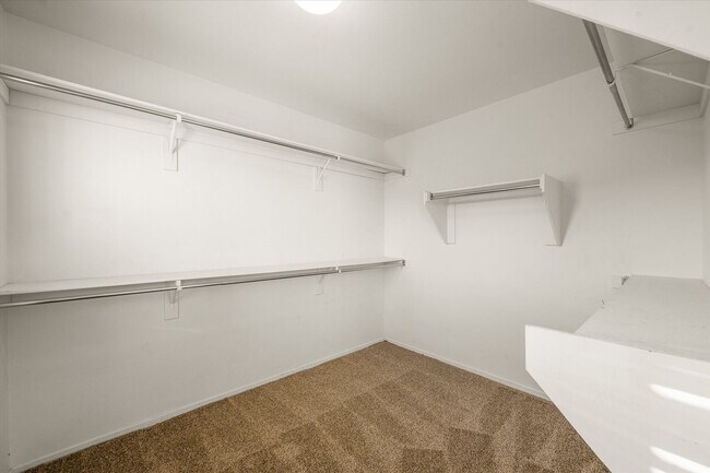 Building Photo - Welcome Home to this awesome 4 Bedroom Home