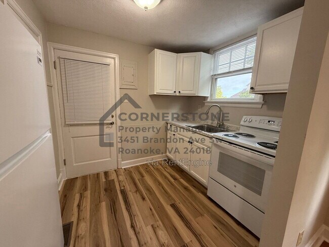 Building Photo - 353 Highland Ave SW