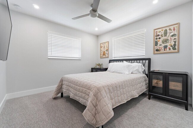 Building Photo - 4193 Hyacinth Cir N