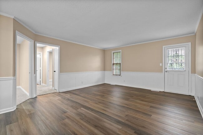 Building Photo - Three Bedroom on Corner Lot!