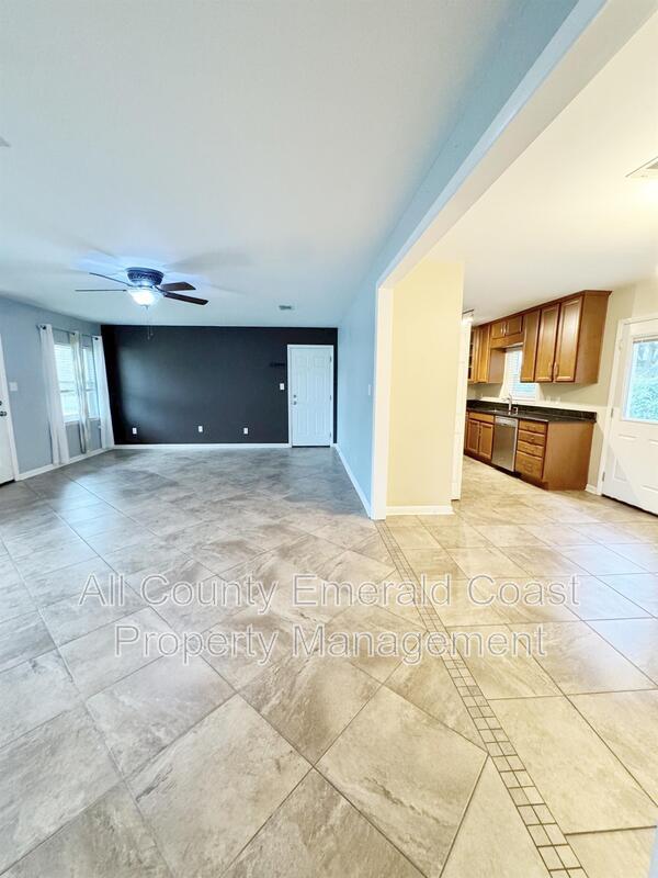 Building Photo - 506 Trenton St