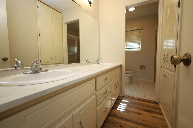 Building Photo - 282 Parkview Cir