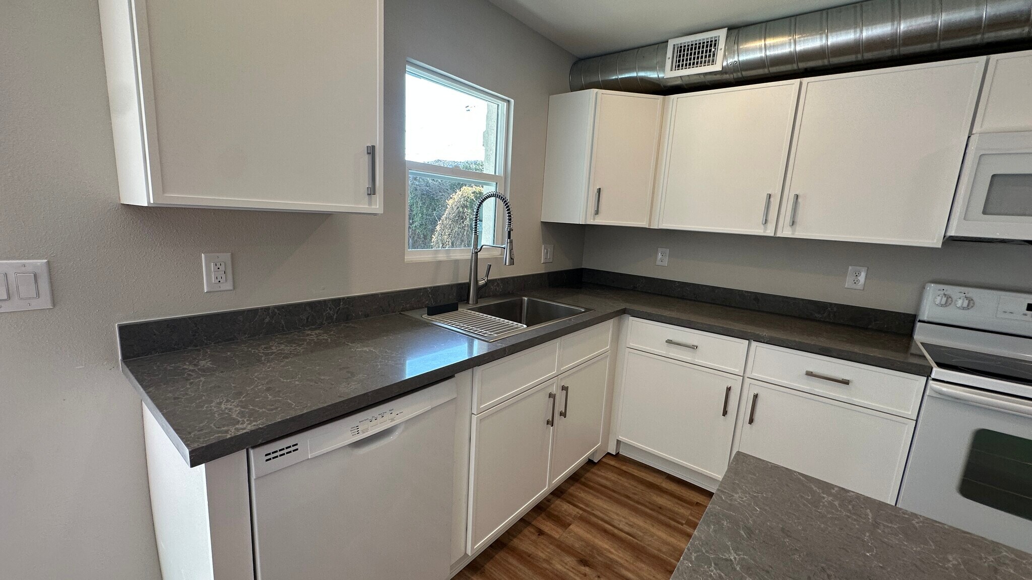 Building Photo - 2808 S Mill Ave