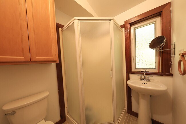 Building Photo - 3946 L K Wood Ct
