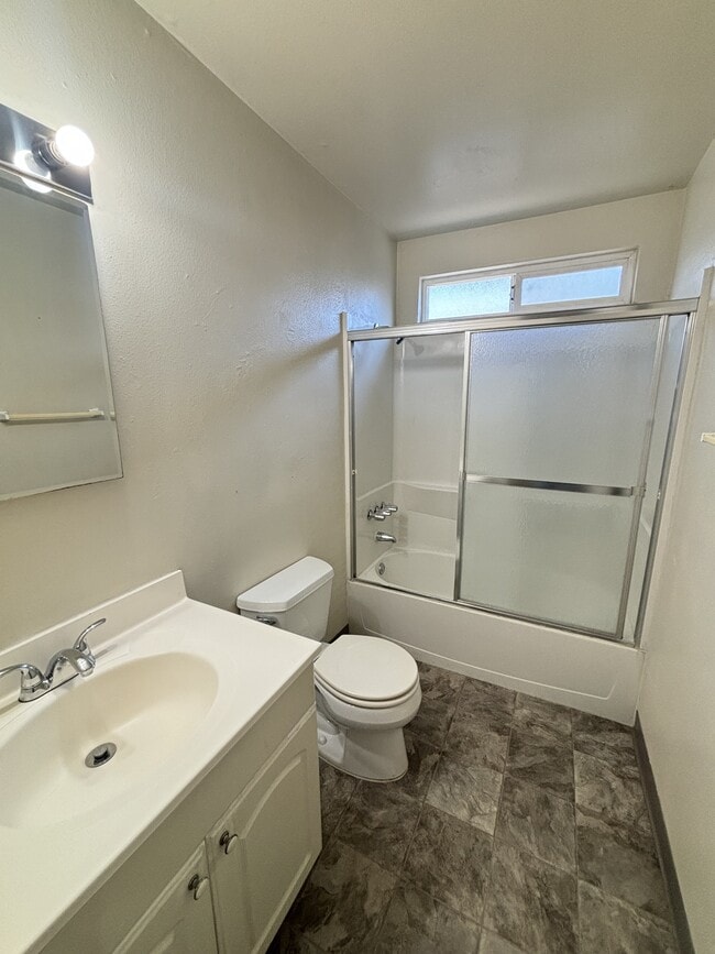 Building Photo - 1704 Rose Ave