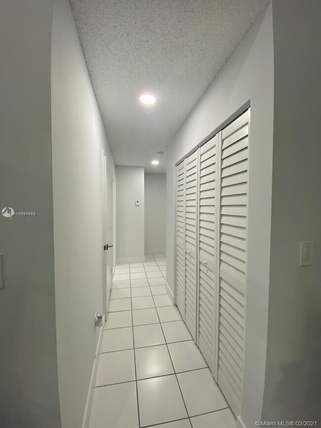 Building Photo - 312 NW 114th Ave