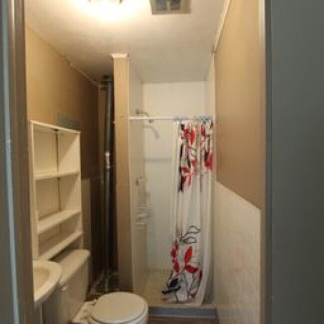 Building Photo - 415 Chatauqua Ln.