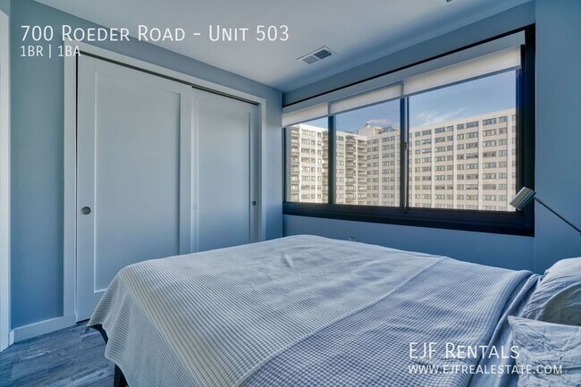 Building Photo - 700 Roeder Rd