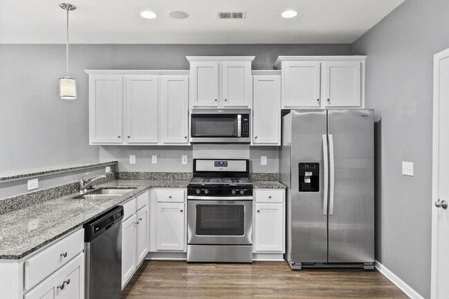 Building Photo - Simpsonville 3BR/2.5BA with Granite, Garag...
