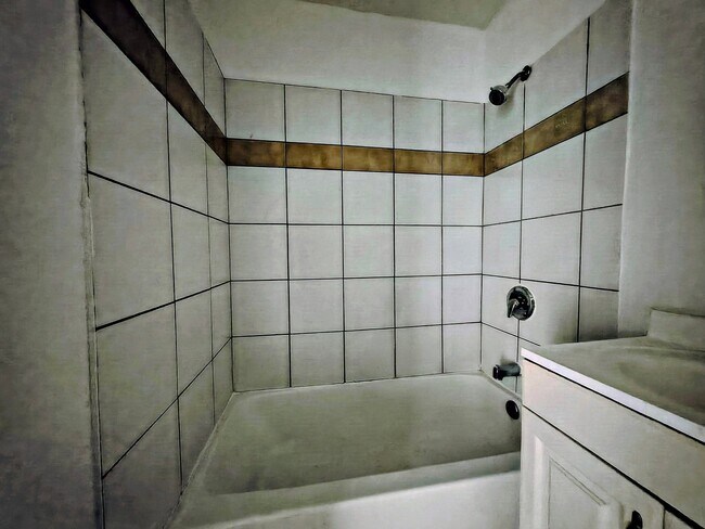 Building Photo - 1840 S Karlov Ave