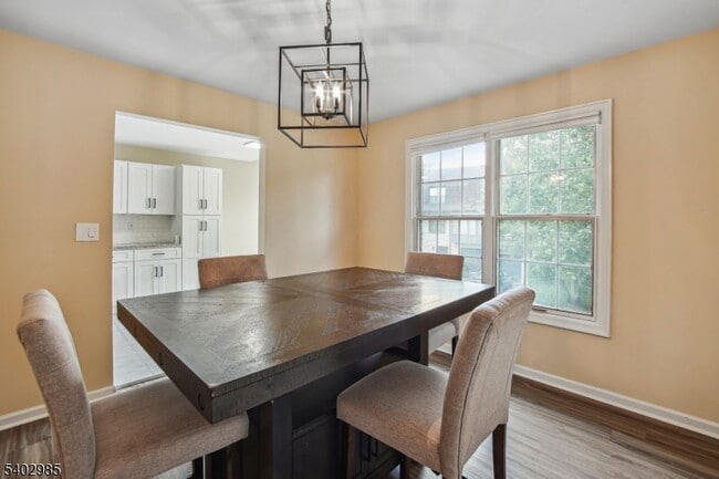 Building Photo - 4 Tow Path Cres