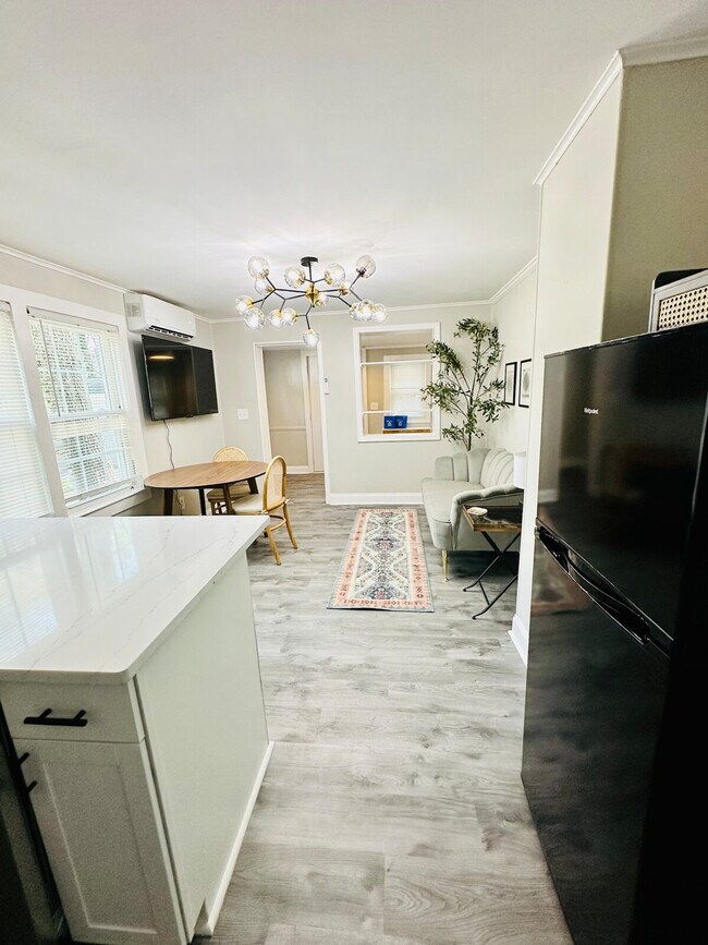 Building Photo - 231 Rogers Ave