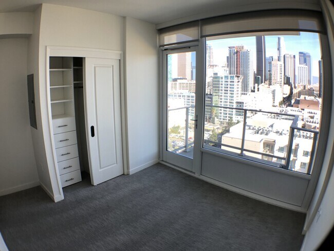 Building Photo - Very Unique Spacious Two Bedroom - Two bat...