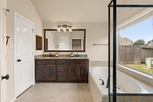 Building Photo - 4211 Ponderosa Hills Ln