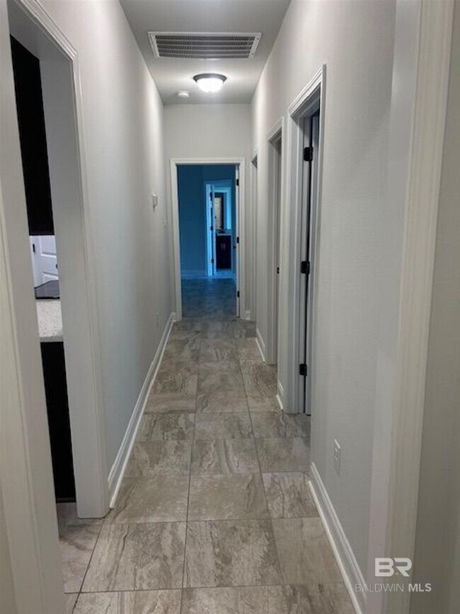 Building Photo - 6914 Summerset Dr