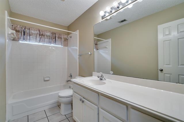 Building Photo - 3900 Oak Park Dr