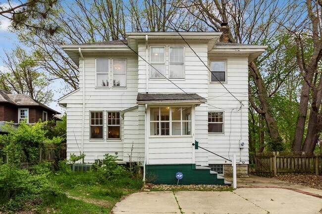 Building Photo - 2074 Iuka Ave