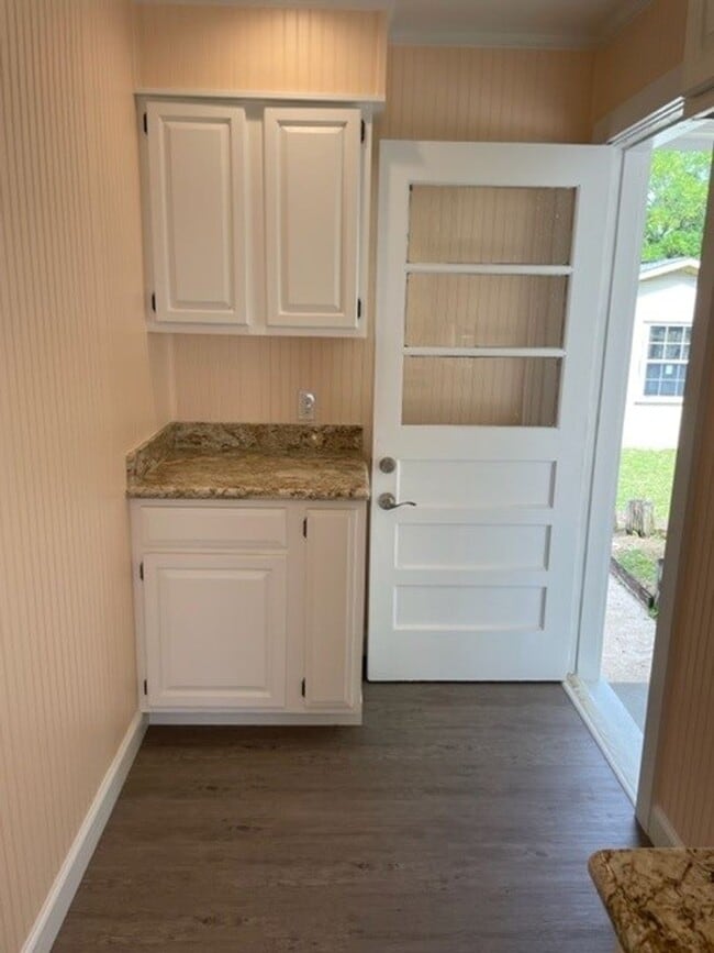 Building Photo - Cute beach bungalow in Biloxi, MS!