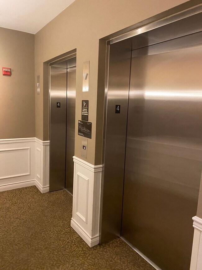 Building Photo - 2 bed/2 bath 4th Floor Unit in Cherry Creek! Covered Parking & Laundry Included!