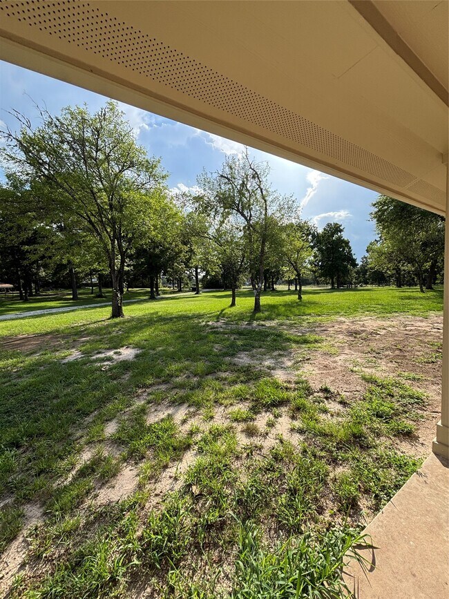 Building Photo - 8049 Forest Hills Dr