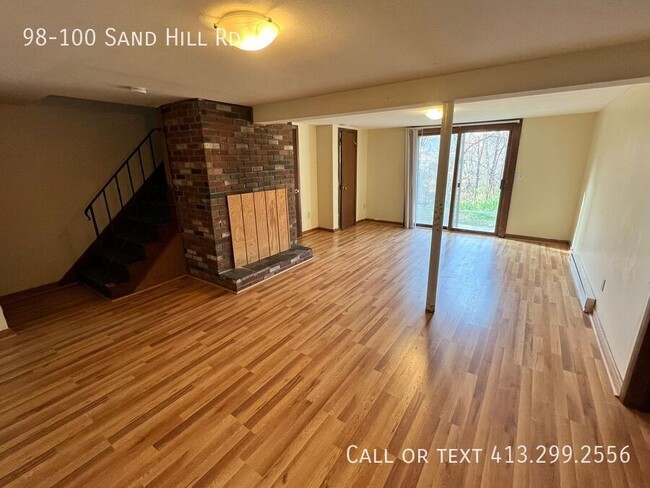 Building Photo - Charming 3 BR in a Quiet Amherst Location