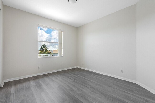 Building Photo - 102 Ibisca Terrace