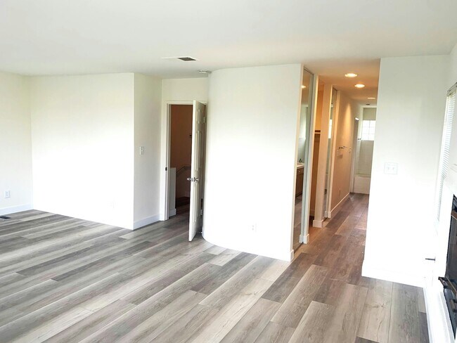Building Photo - 8254 Avenida Navidad