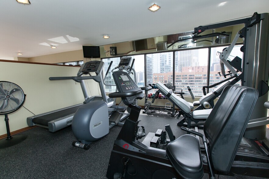 Building Photo - 230 E Ontario St