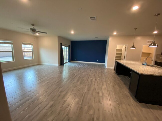 Building Photo - Wow in Northwest Hanford