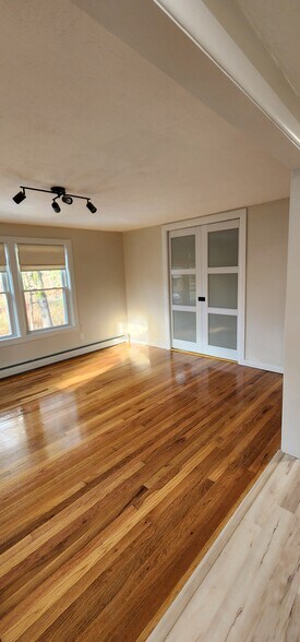 Building Photo - 32 N Main St