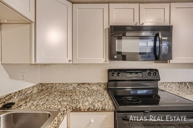 Building Photo - 1575 Lima St