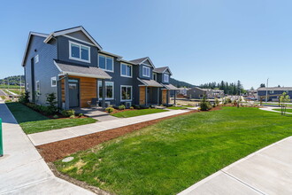 Building Photo - 4019 SW Myrtle Aly